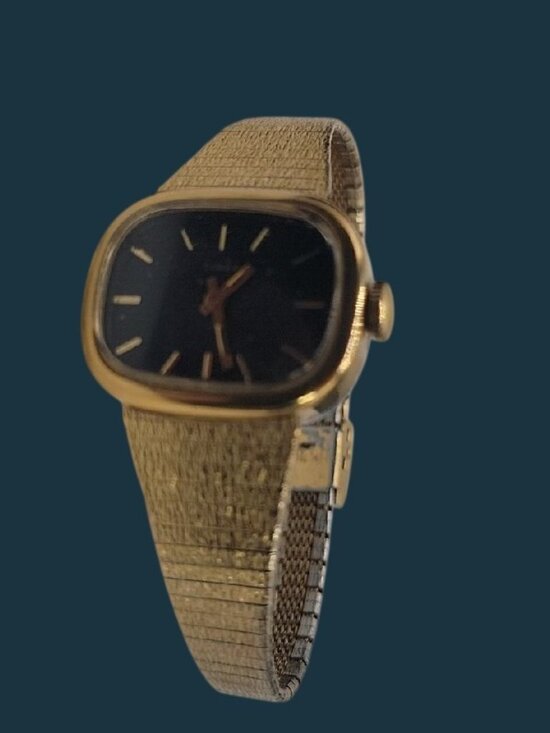 Vtg Timex Mechanical Ladies Watch Black Dial Gold Tone Textured Mesh Band 7.5\